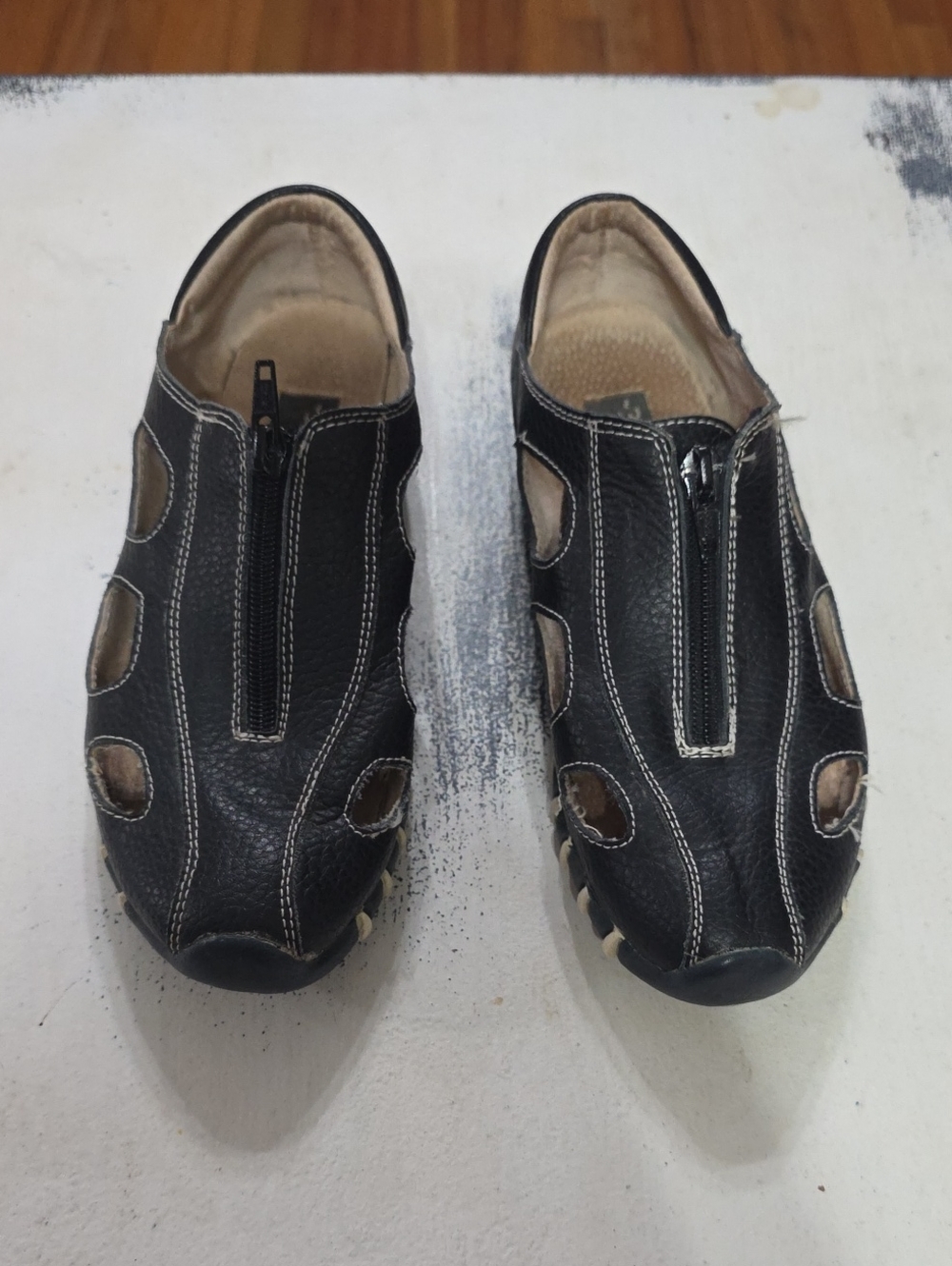 Bernie Mev Women's Shoes Black Zip Top Cutouts Outdoors Approximately Sz 6? READ